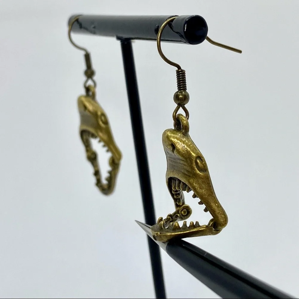 Shark earrings with moving jaw - Picture 2 of 5